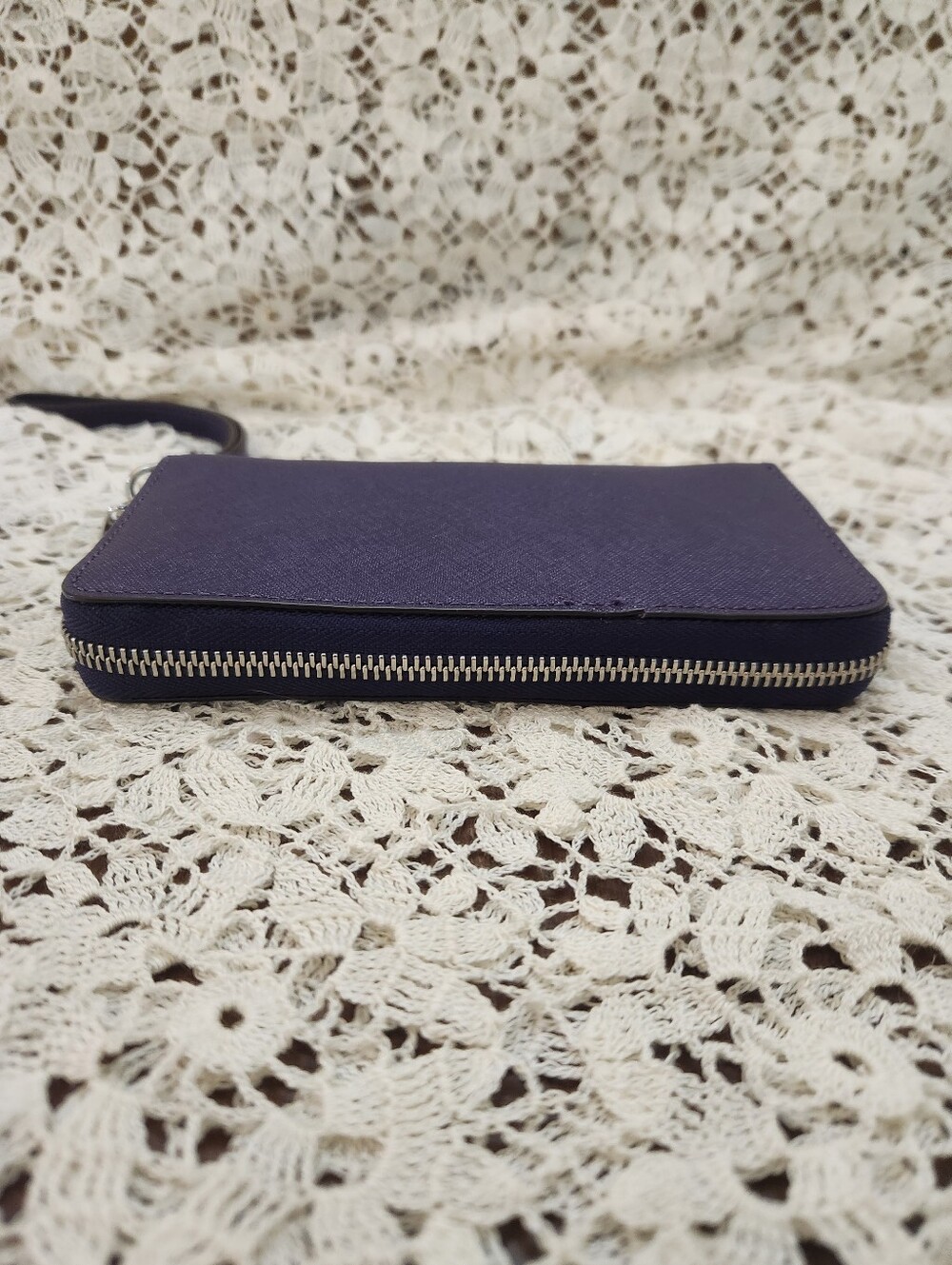 MICHAEL Michael Kors Jet Set Travel plum Saffiano leather zip-around Wallet EUC - Picture 10 of 10